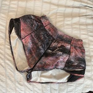 LULULEMON Hotty hot low rise 2.5 inches